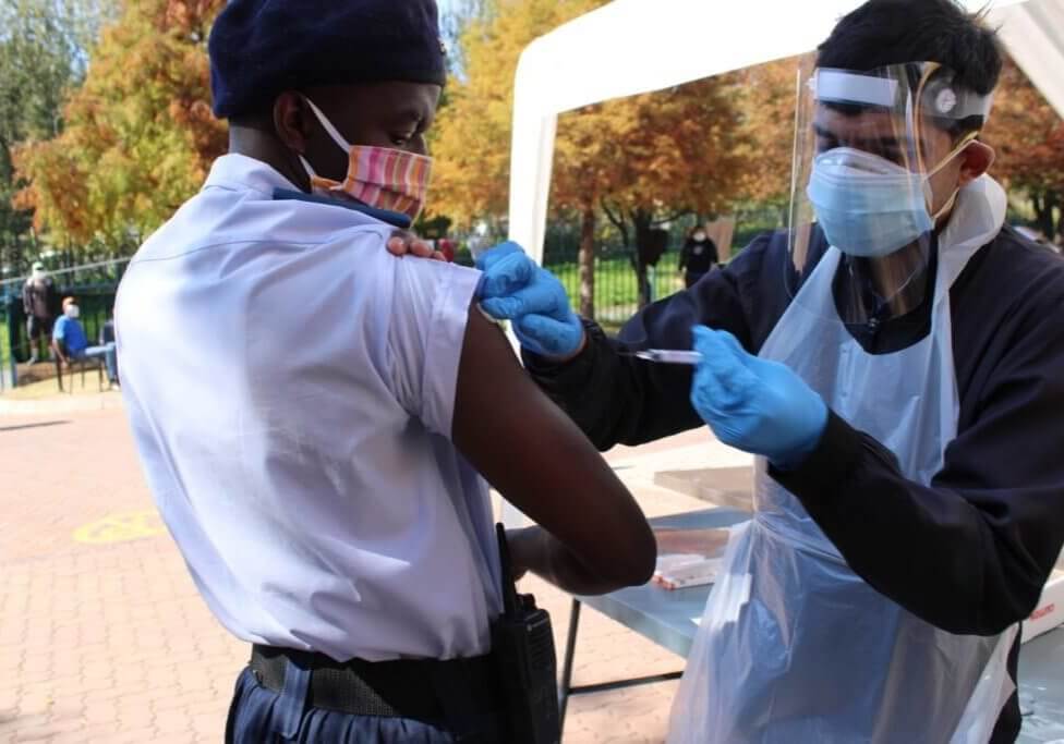 Wits Pharmacy students vaccinate homeless Wits Pharmacy students vaccinate homeless